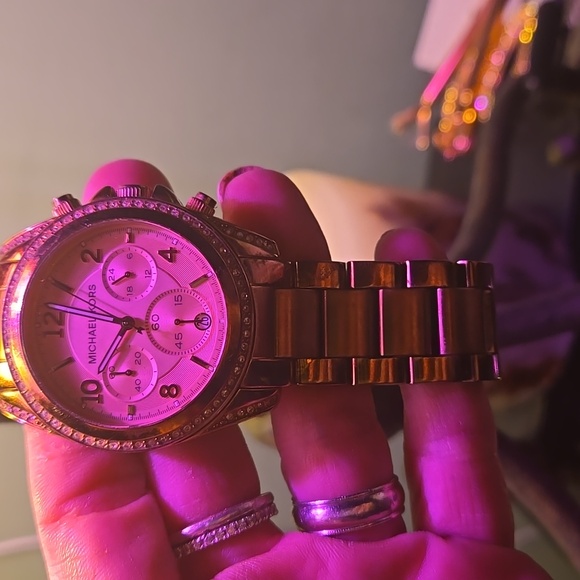 Michael Kors Rose Gold Women's Watch - Picture 3 of 5
